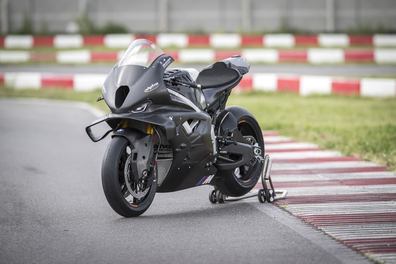 DueruoteTG #238 - Abbiamo guidato in pista la BMW che corre in SBK! 